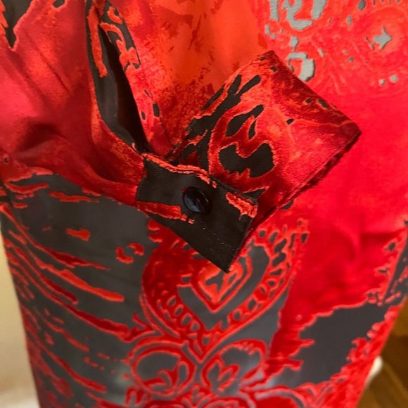 Chico's Design Sz 1 Red Black Floral Silk Top button Front Long Sleeve Split Hem - Picture 16 of 16